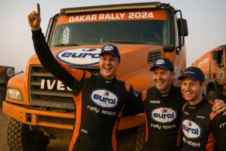 Mitchel van den Brink geeft eerste klap bij Dakar Rally